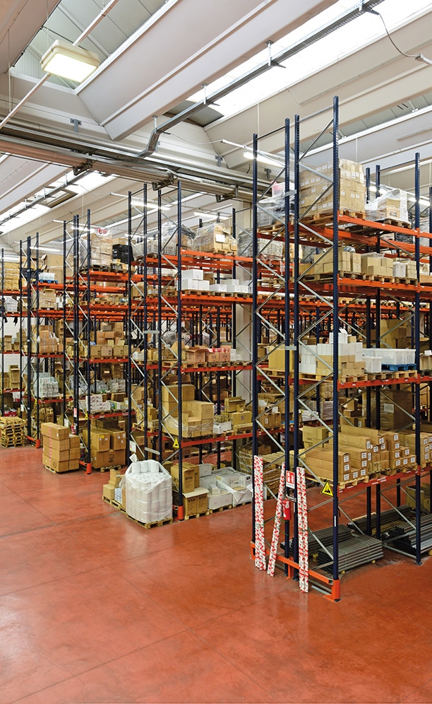 In this area, seven double and two single 31’ high, 174’ long racks were installed with capacity for more than 4,000 pallets