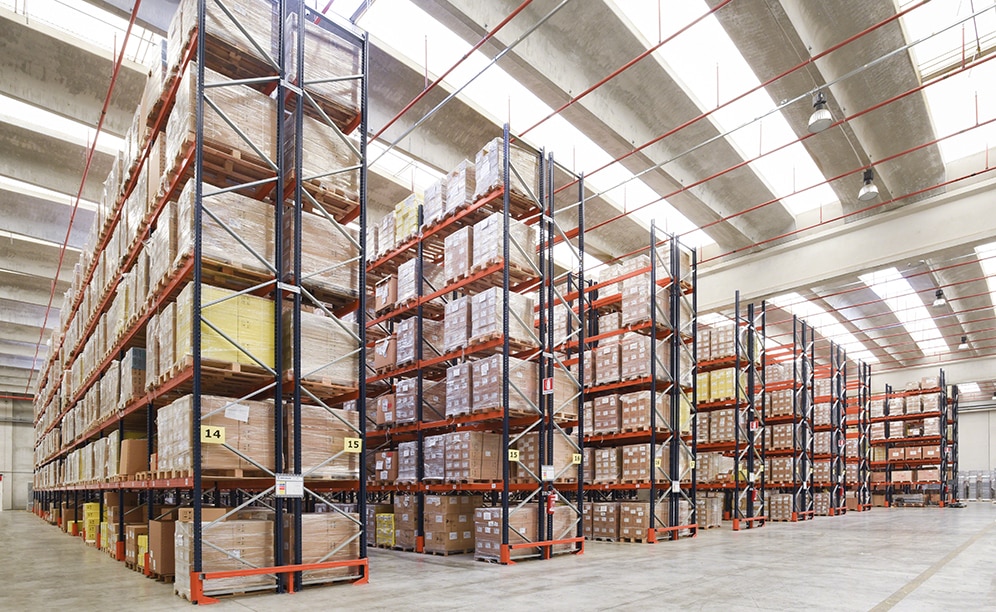 Mecalux provided a total of 32 double pallet racks, each 28’ high in three areas of the logistics center