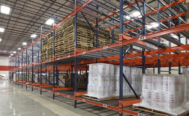 Pallet Flow systems is ideal to store perishable goods with high rotation, as well as, high consumption goods with continuous flux
