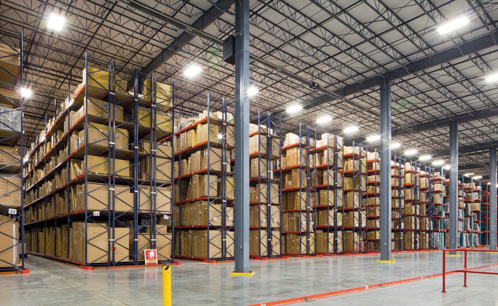 The benefit of Selective Pallet rack is the unlimited options for storing merchandise