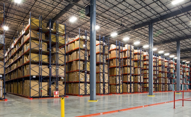 The benefit of Selective Pallet rack is the unlimited options for storing merchandise