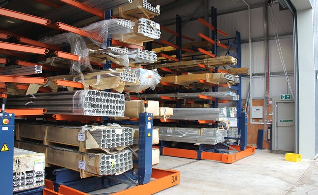 Mecalux installed cantilever racks on Movirack mobile bases